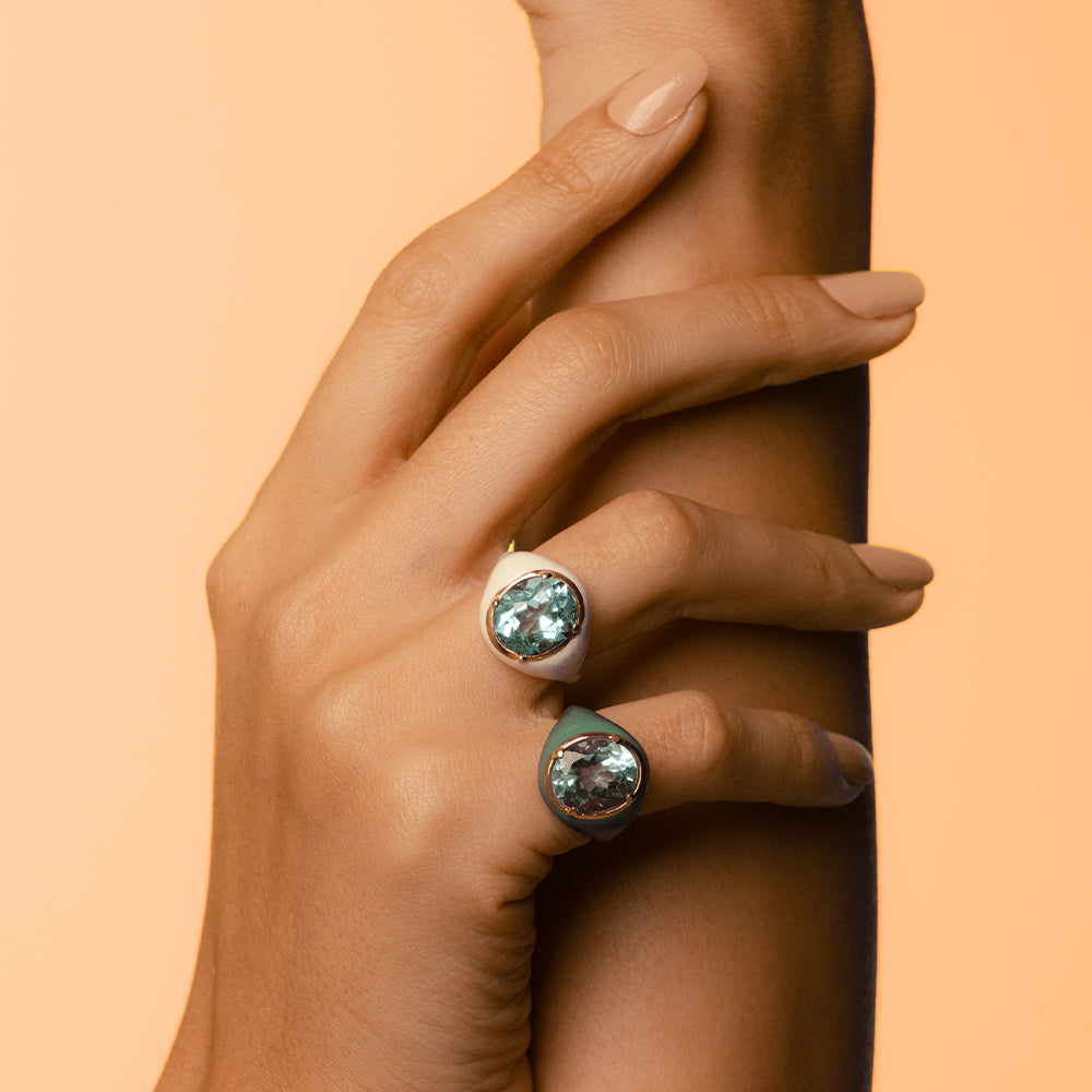 Anello Mon Chevalier - Smalto bianco e pietra Topazio Azzurro